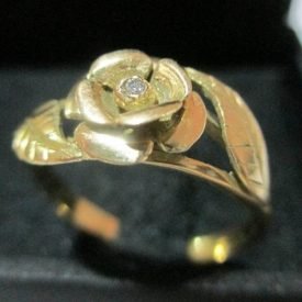 Anel Flor com 8 pétalas e 2 folhas Ouro 18k