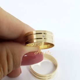 Unidade Aliança Ouro 18k Reta 9mm com 1 Brilhante 2 frisos
