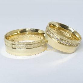Par de Alianças Reta Polida Diamantada Ouro 18k