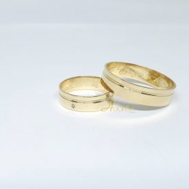 Par de Alianças Ouro 18k Reta 5 mm 5 gramas com Pedra