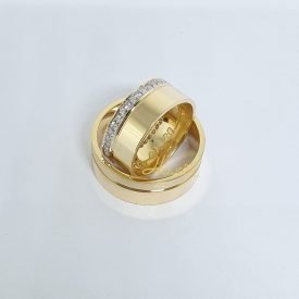 Par de Alianças Reta Polida Brilhantes Ouro 8mm 21 gramas